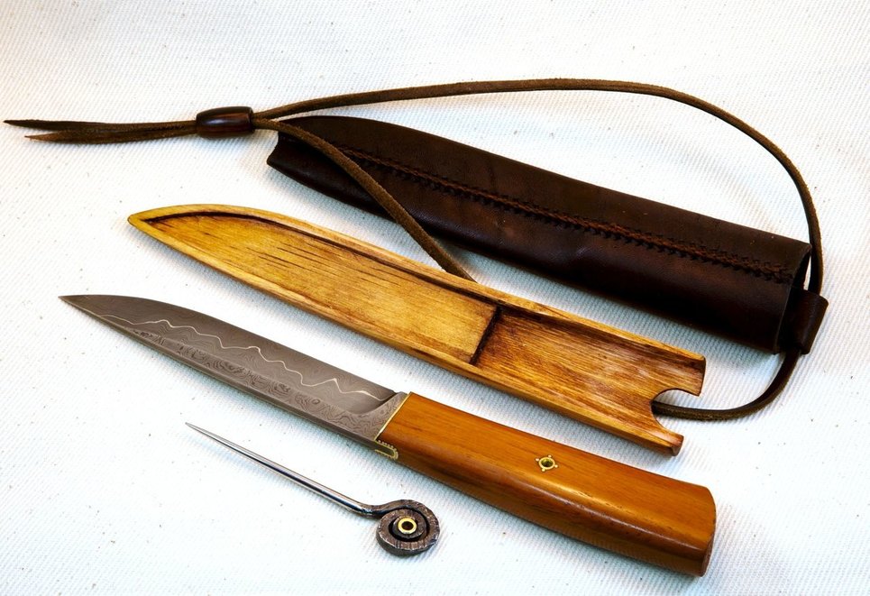 якутский нож в ножнах